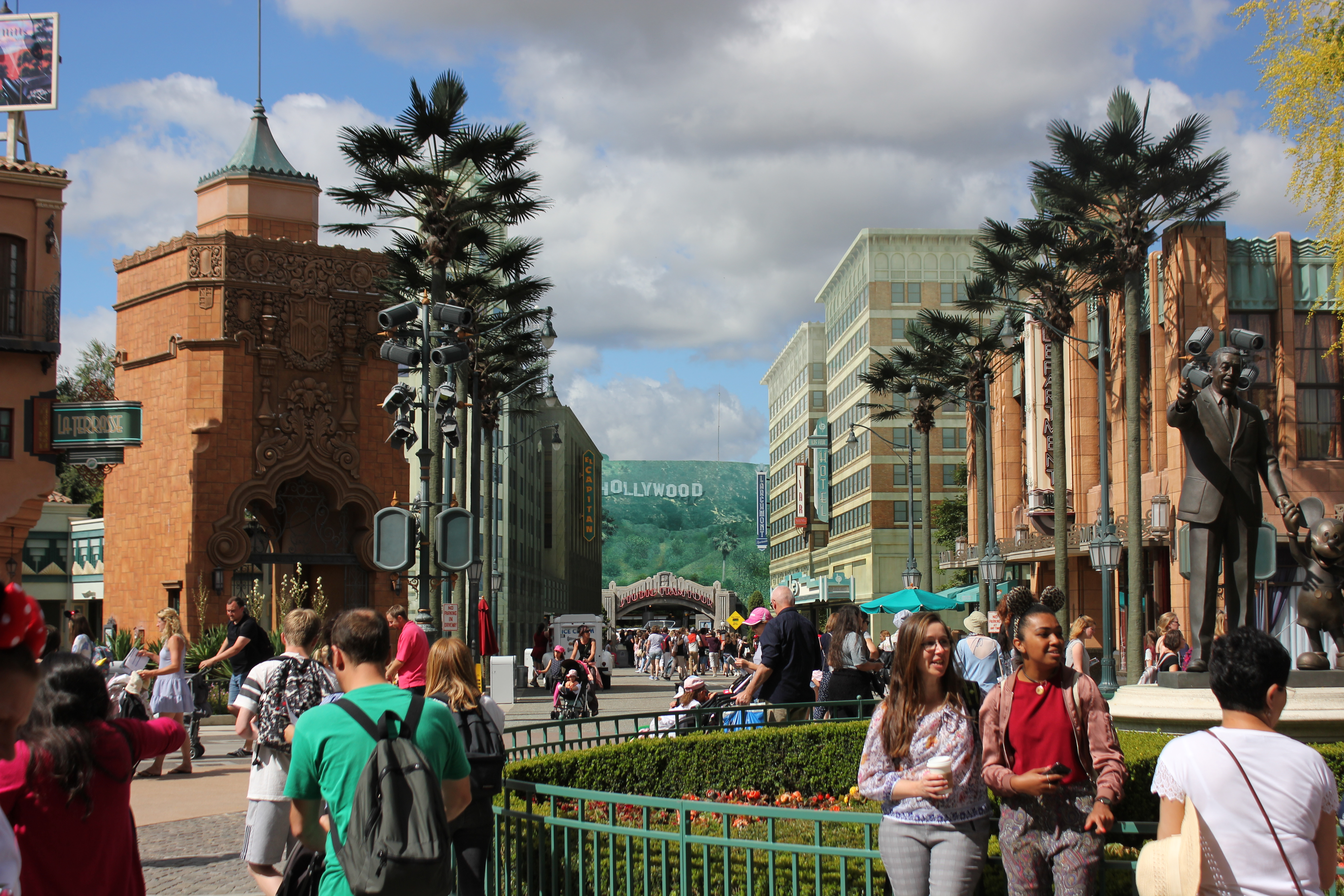 Abbey College Cambridge Students Visit Disneyland