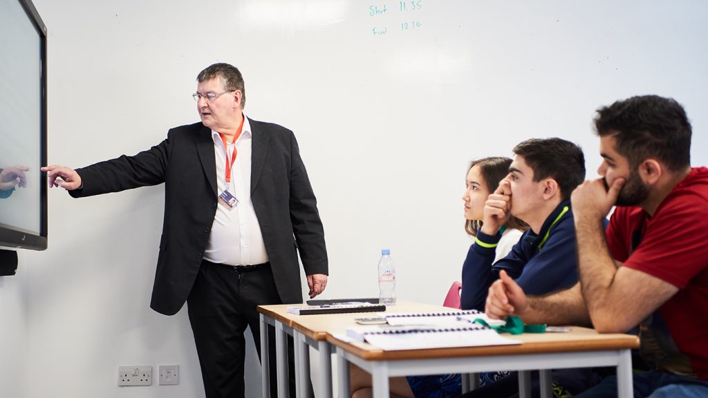 Clase de Estudios Empresariales en el Abbey College de Cambridge