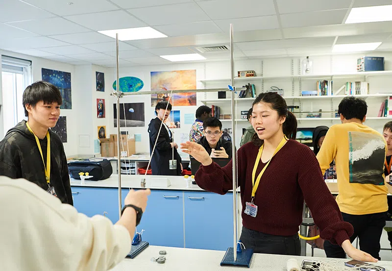 Abbey College Cambridge Students In Physics Lab